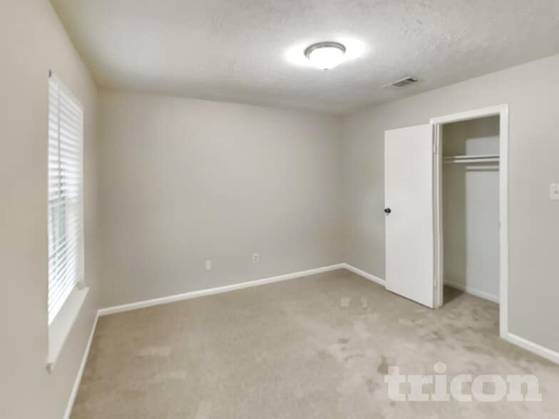 Building Photo - 8111 Silver Fir Dr