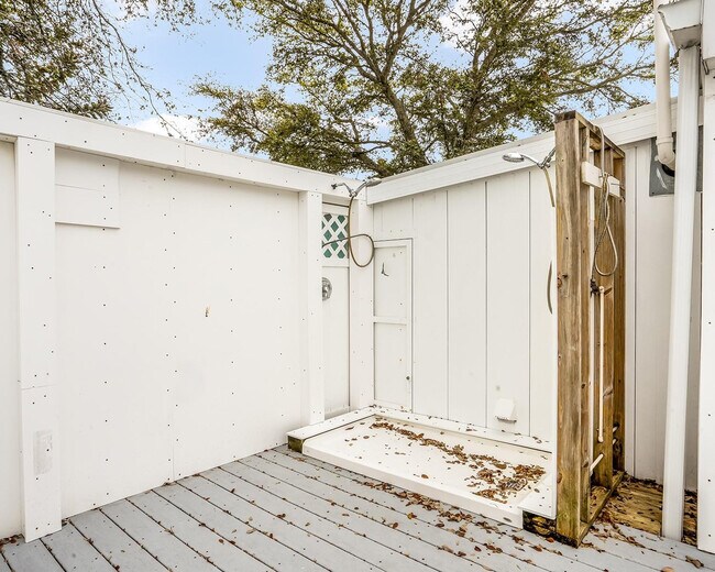 Building Photo - 1680 SW 84th Ave