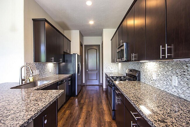 Building Photo - 63 Aventura Pl