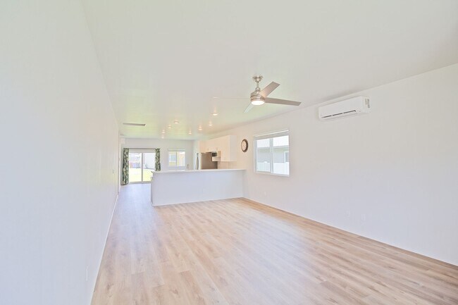 Building Photo - Ikena-Ho'opili/4 BD/2.5 BA/4 PK/ Available May 1