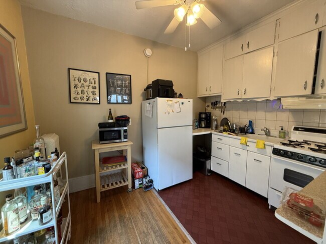 Building Photo - Charming 1BR in Historic Douglas Building ...