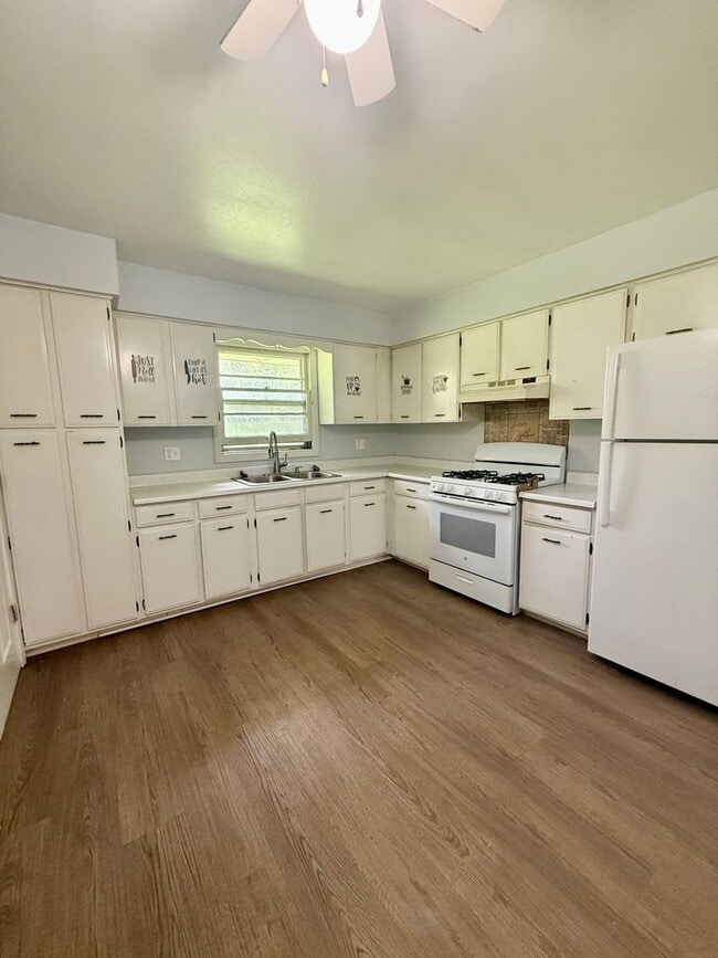 Building Photo - 209 Flintridge Dr