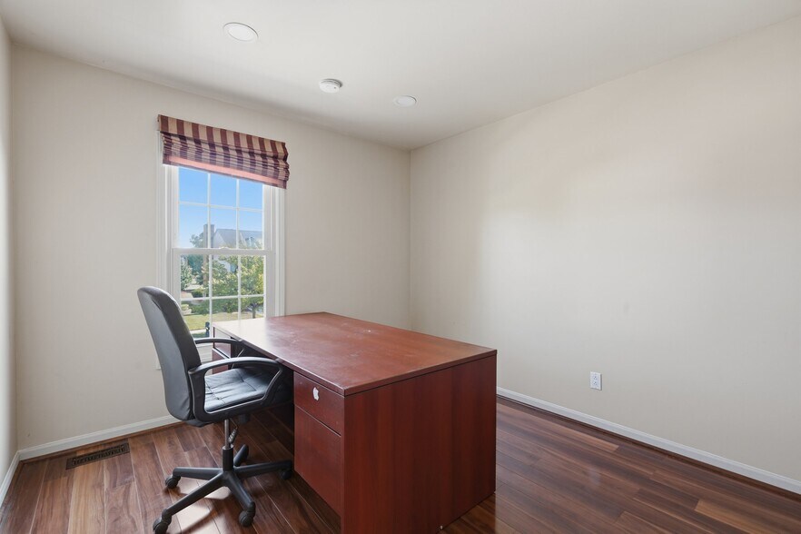 Building Photo - 44525 Fenwick Dr