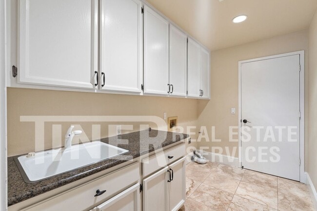 Building Photo - 1920 Gold Nugget Pl