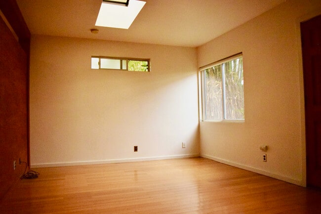 Building Photo - 3948 Alla Rd