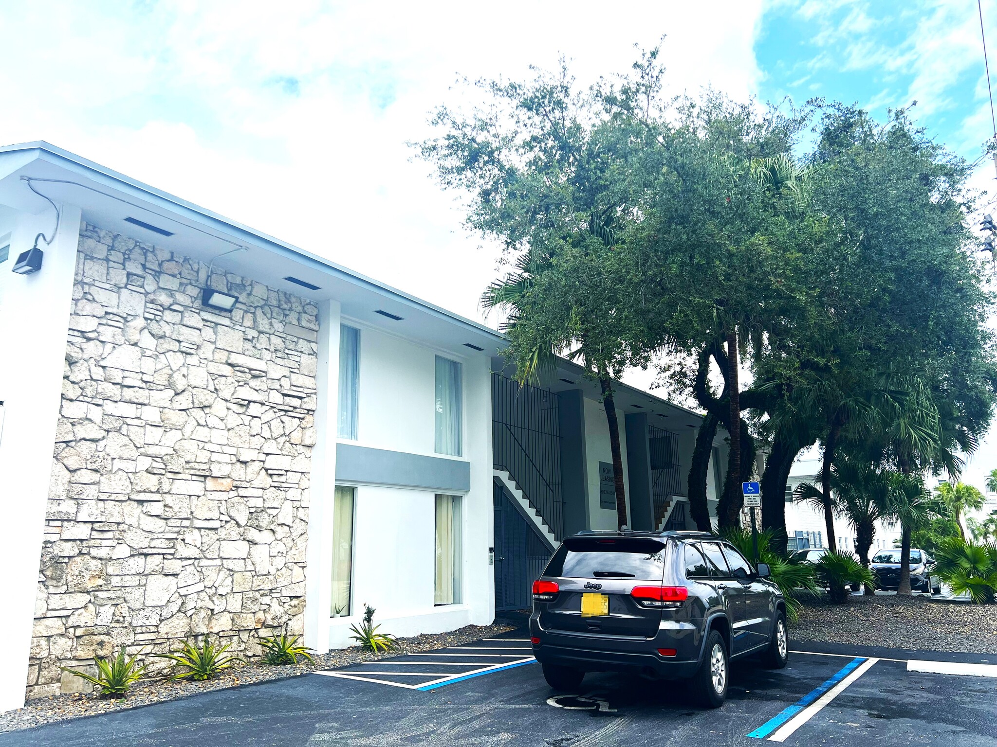 Building Photo - 3149 Center St