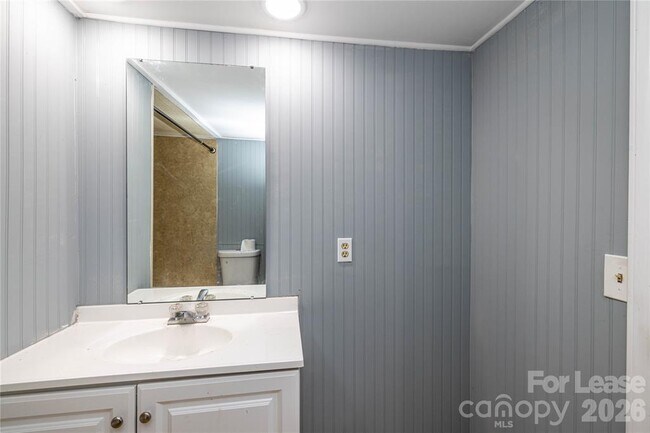 Building Photo - 126 Poe Dr