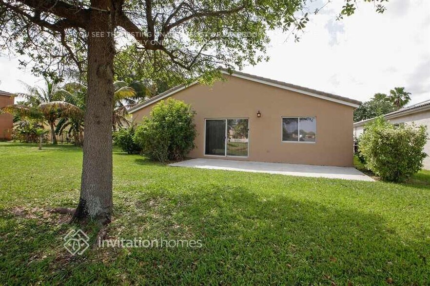 Building Photo - 2473 SW 106th Ave