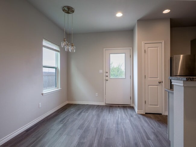 Building Photo - 221 Peruna Dr