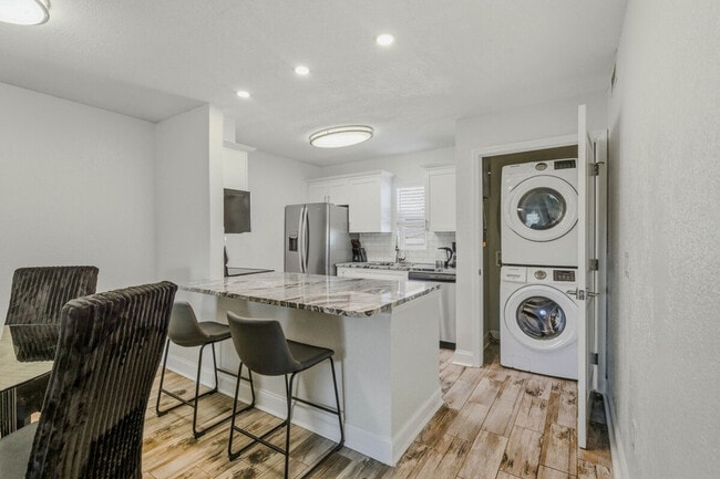 Building Photo - 3909 W Cleveland St