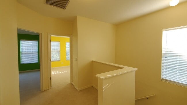 Building Photo - 3013 Pointeview Dr