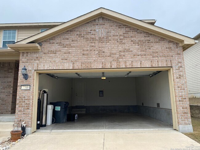 Building Photo - 3708 Greenridge