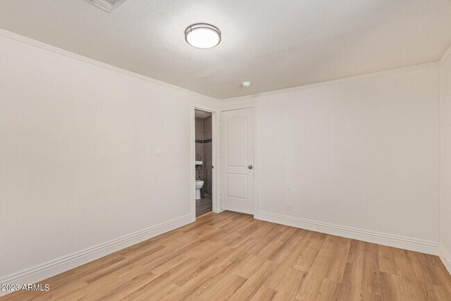 Building Photo - 1429 S 10th Ave