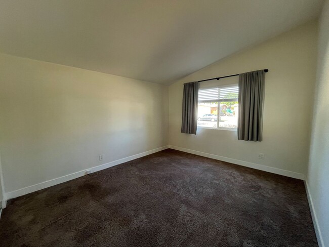 Building Photo - MOVE-IN READY! Upgraded 4BR w/all applianc...