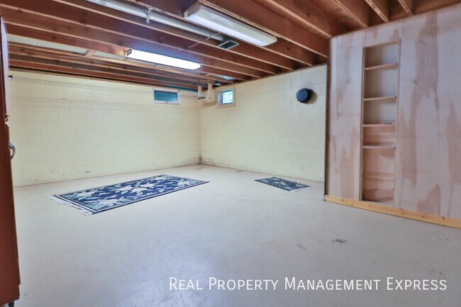 Building Photo - 47704 E 69th St