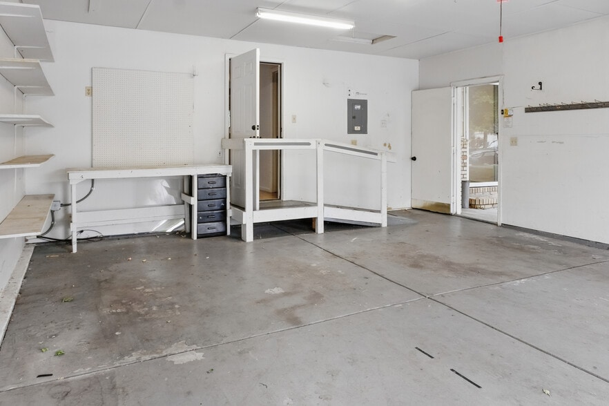 Building Photo - 278 E 42nd St