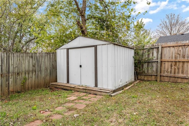 Building Photo - Remodeled 3 bedroom 2 bath in Fayetteville...