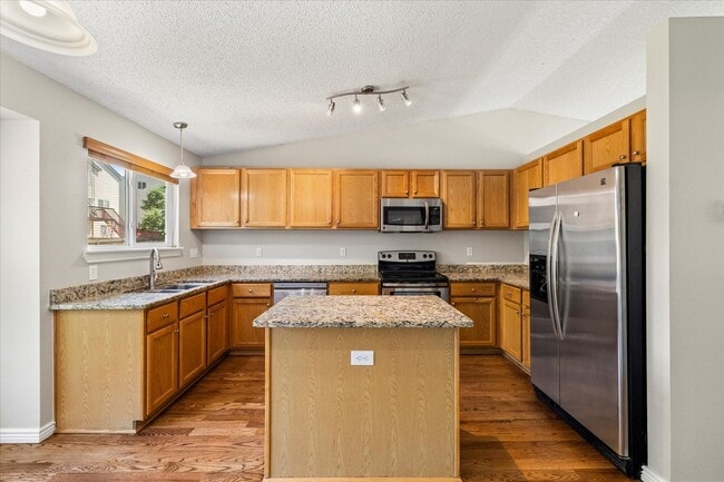 Building Photo - 4 Bed, 3 bath home in Parker