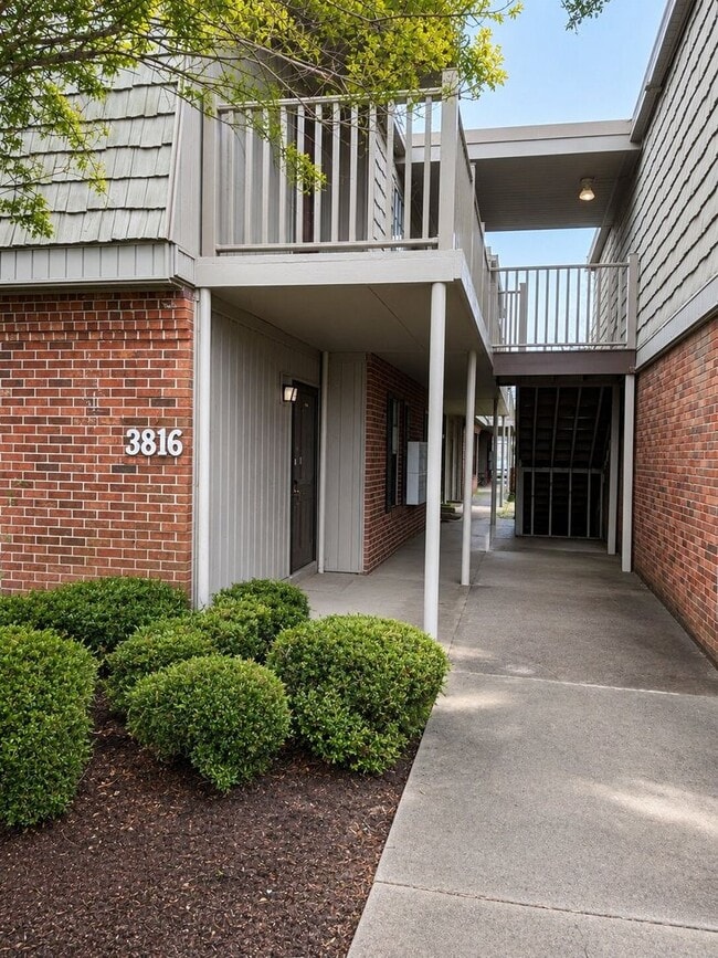Building Photo - 3816 Country Club Rd