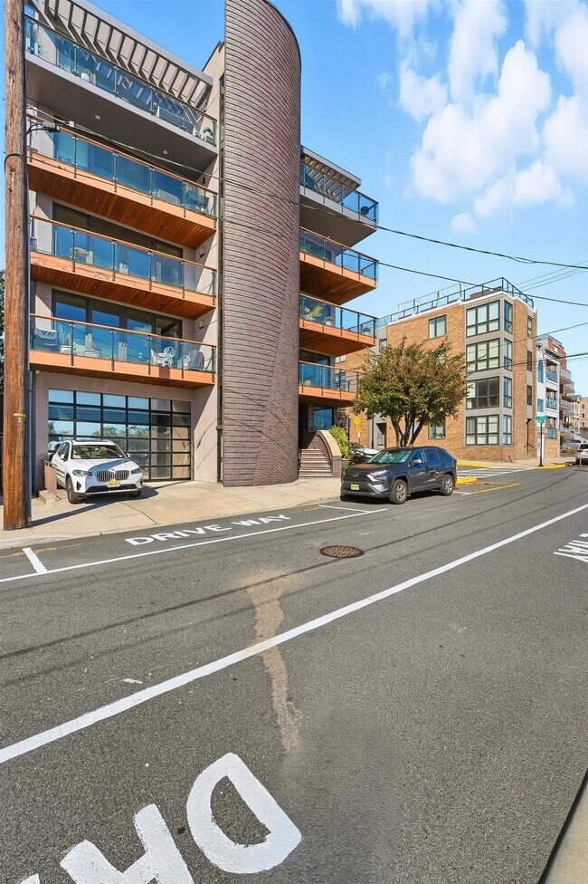 Building Photo - 215 Manhattan Ave