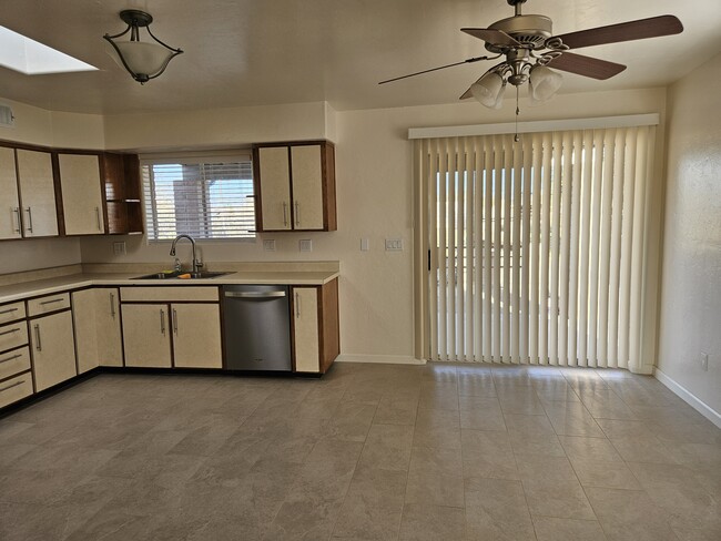 Building Photo - 4445 S Kostka Ave