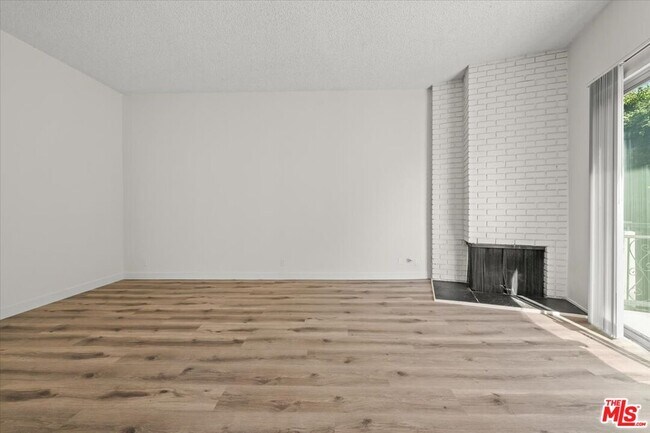 Building Photo - 10657 Holman Ave
