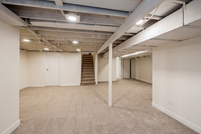 Building Photo - 4701 Lawn Ave