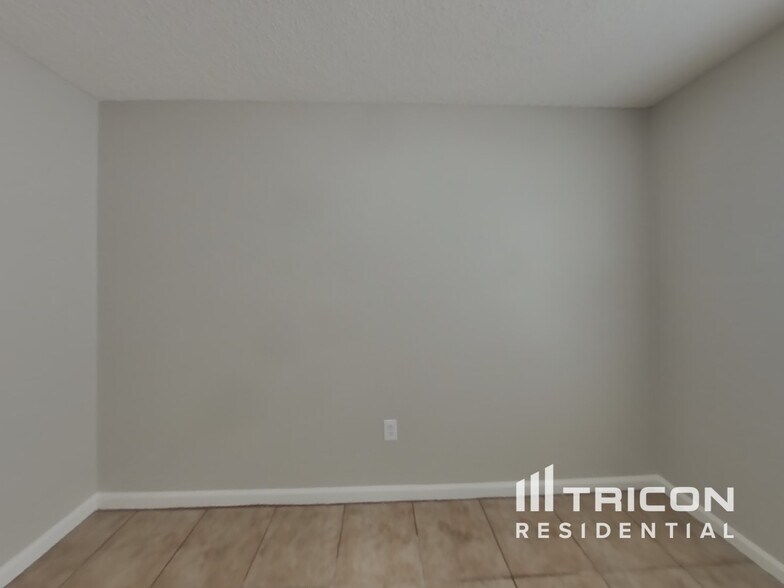 Building Photo - 3134 Wavering Ln