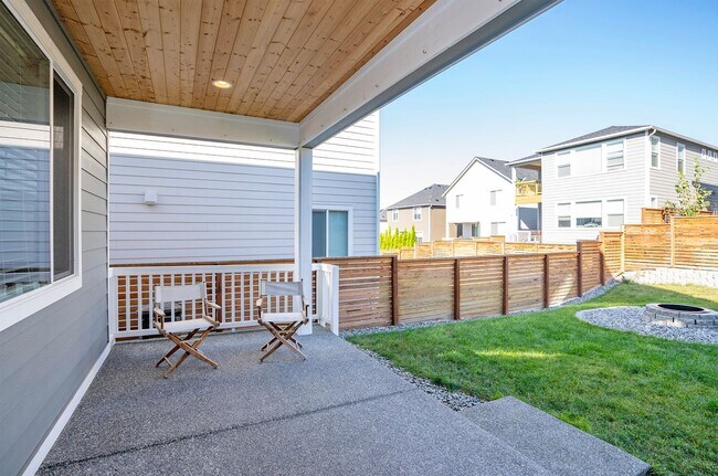Building Photo - Newer 3-Bed Edgewood Home with A/C, Loft, ...