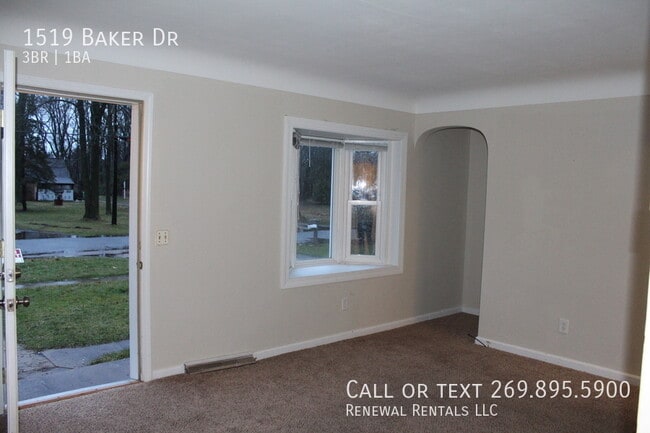 Building Photo - 1519 Baker Dr