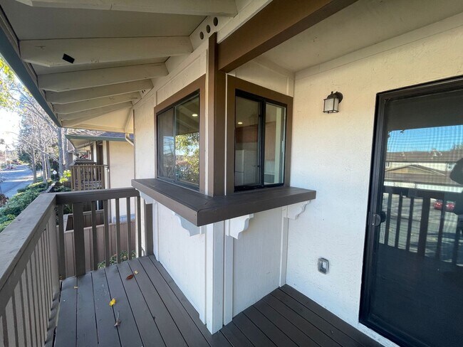 Building Photo - Beautiful Condo in Gated Community