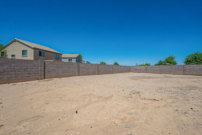Building Photo - 4 Bedroom home for rent