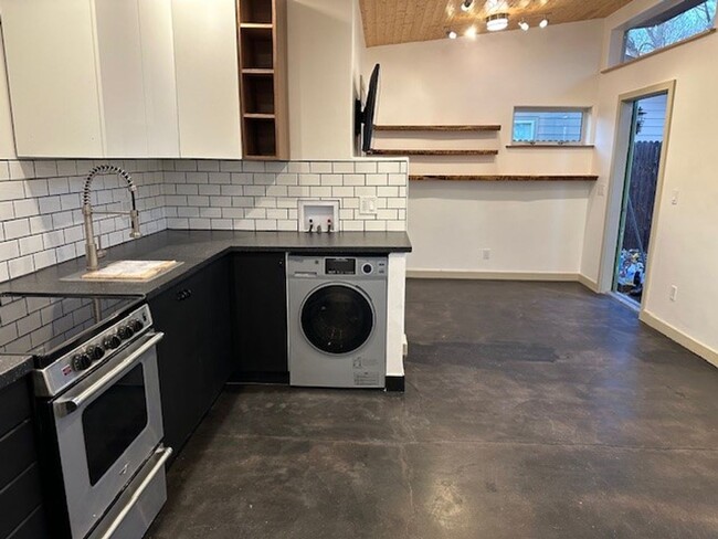 Building Photo - Modern Studio Eastside of Flagstaff- AVAIL...