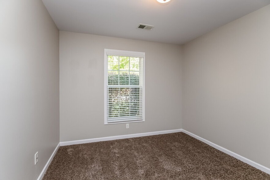 Building Photo - 172 Lantana Dr