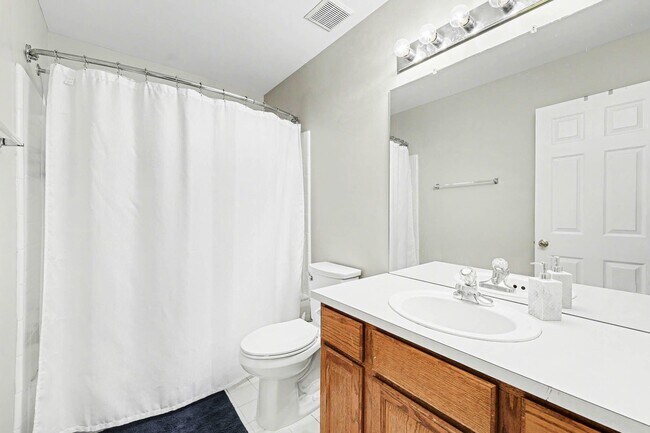 Building Photo - 2863 Silver Spring Dr