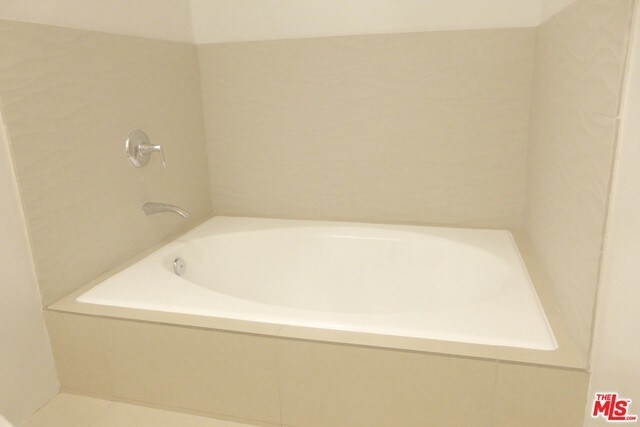 Building Photo - 1211 Sunset Plaza Dr