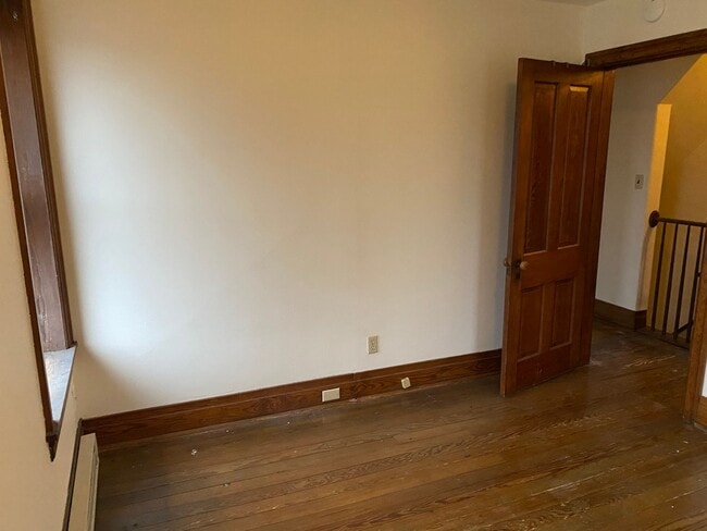 Building Photo - Spacious Manheim 3 Bedroom, 2 Bath House