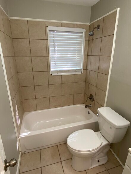 Building Photo - 1557 Van Dorn St