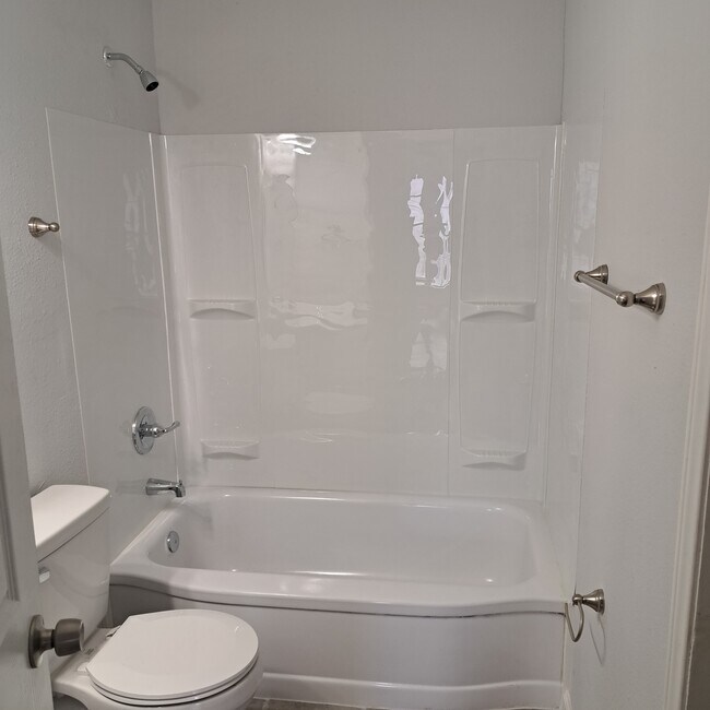 Building Photo - 423 Ellana Claire Ct