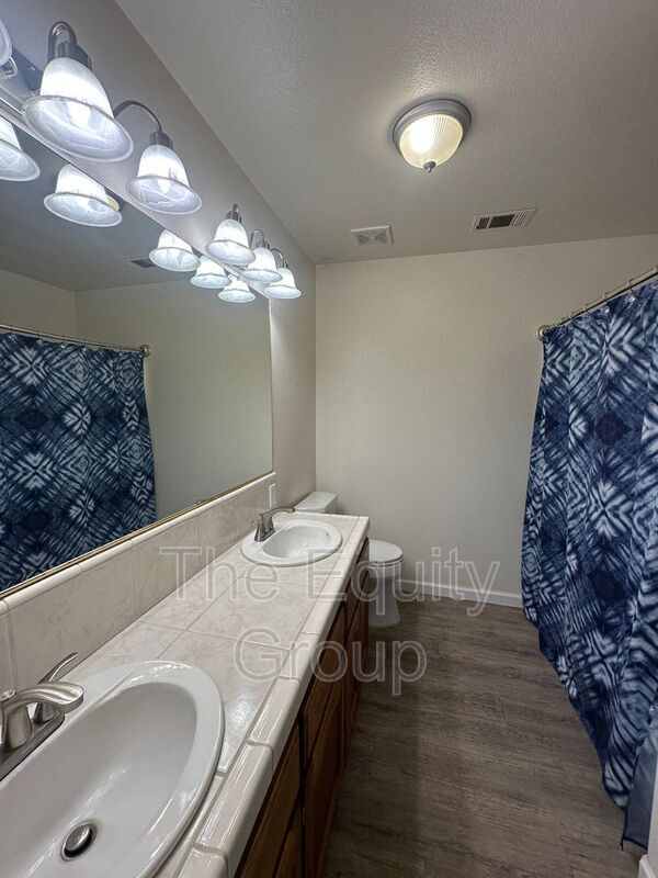 Building Photo - 2322 E Beech Ct