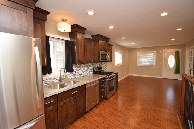 Building Photo - 1373 S 200 E