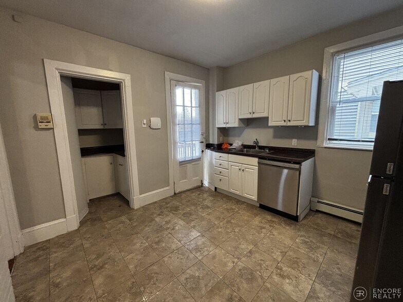 Building Photo - 63 Dana St