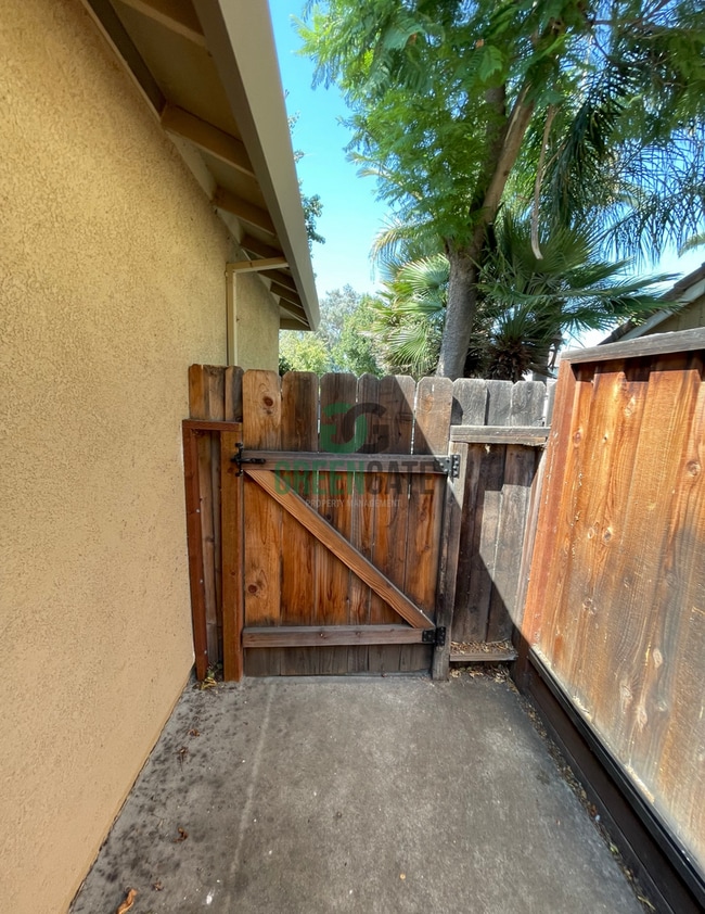 Building Photo - 1660 Etta Way