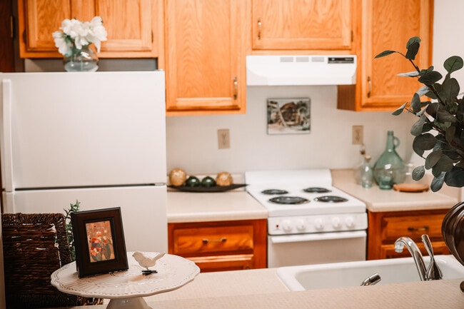 Kitchen - Luther Manor at Hillcrest