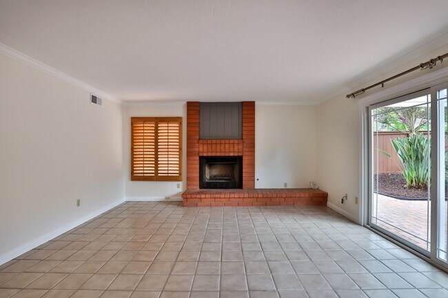 Building Photo - Spacious 3-Bedroom Scripps Ranch Home