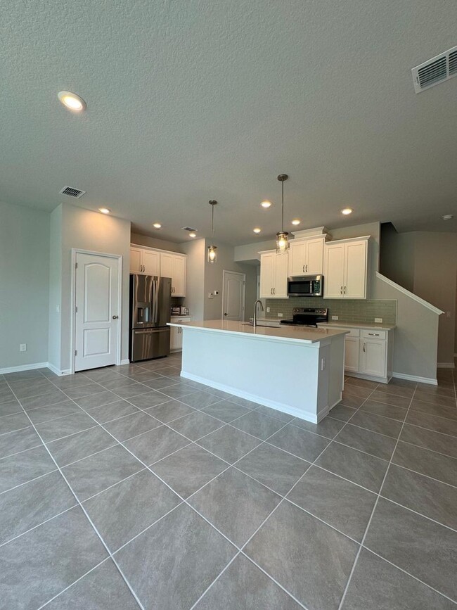 Building Photo - BRAND NEW TOWNHOUSE  3 BEDROOM 2.5 BATHROO...