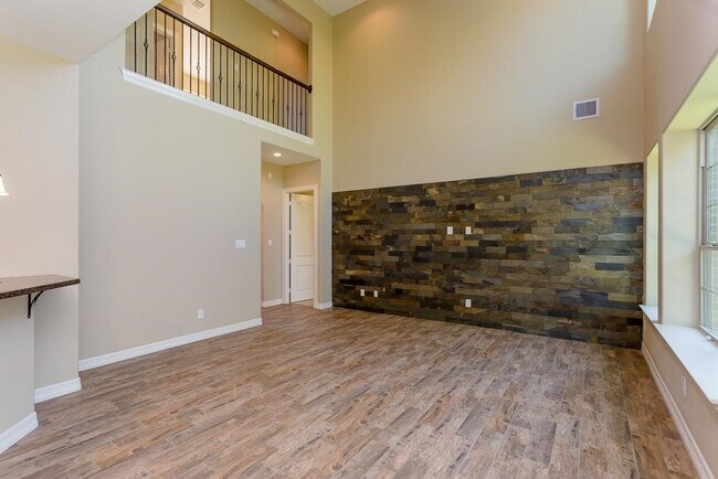 Building Photo - 8403 Oak Knot Dr