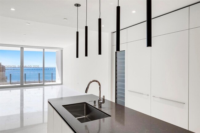 Building Photo - 300 Biscayne Blvd Way