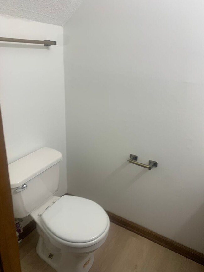 Building Photo - 4808-4810