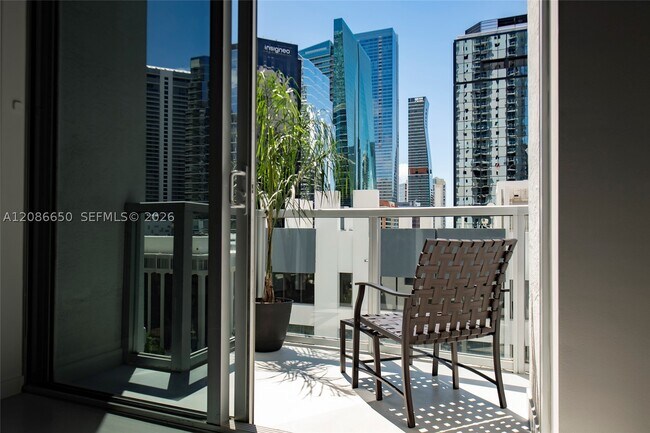 Building Photo - 1060 Brickell Ave